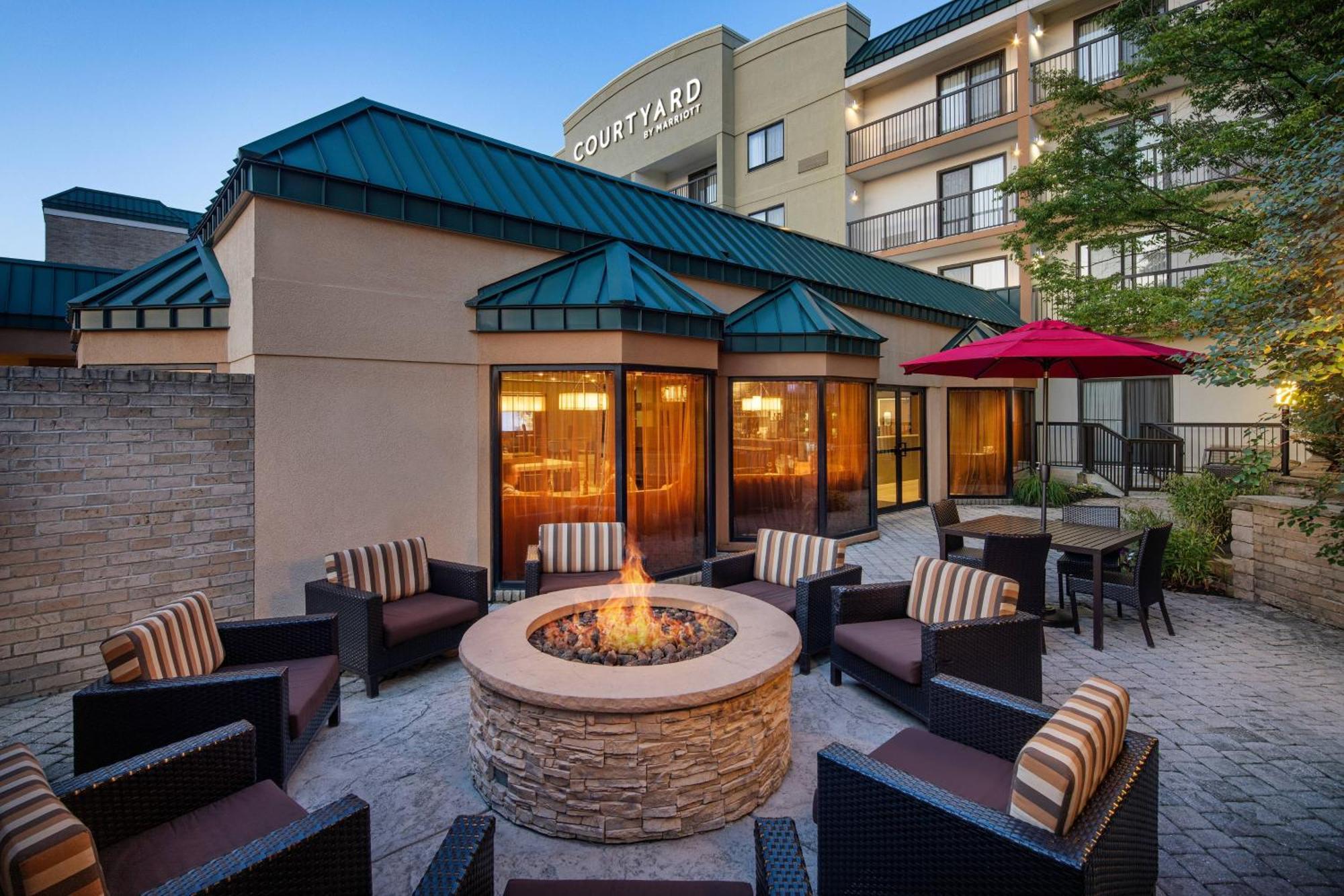 Courtyard Cleveland Beachwood Exterior foto