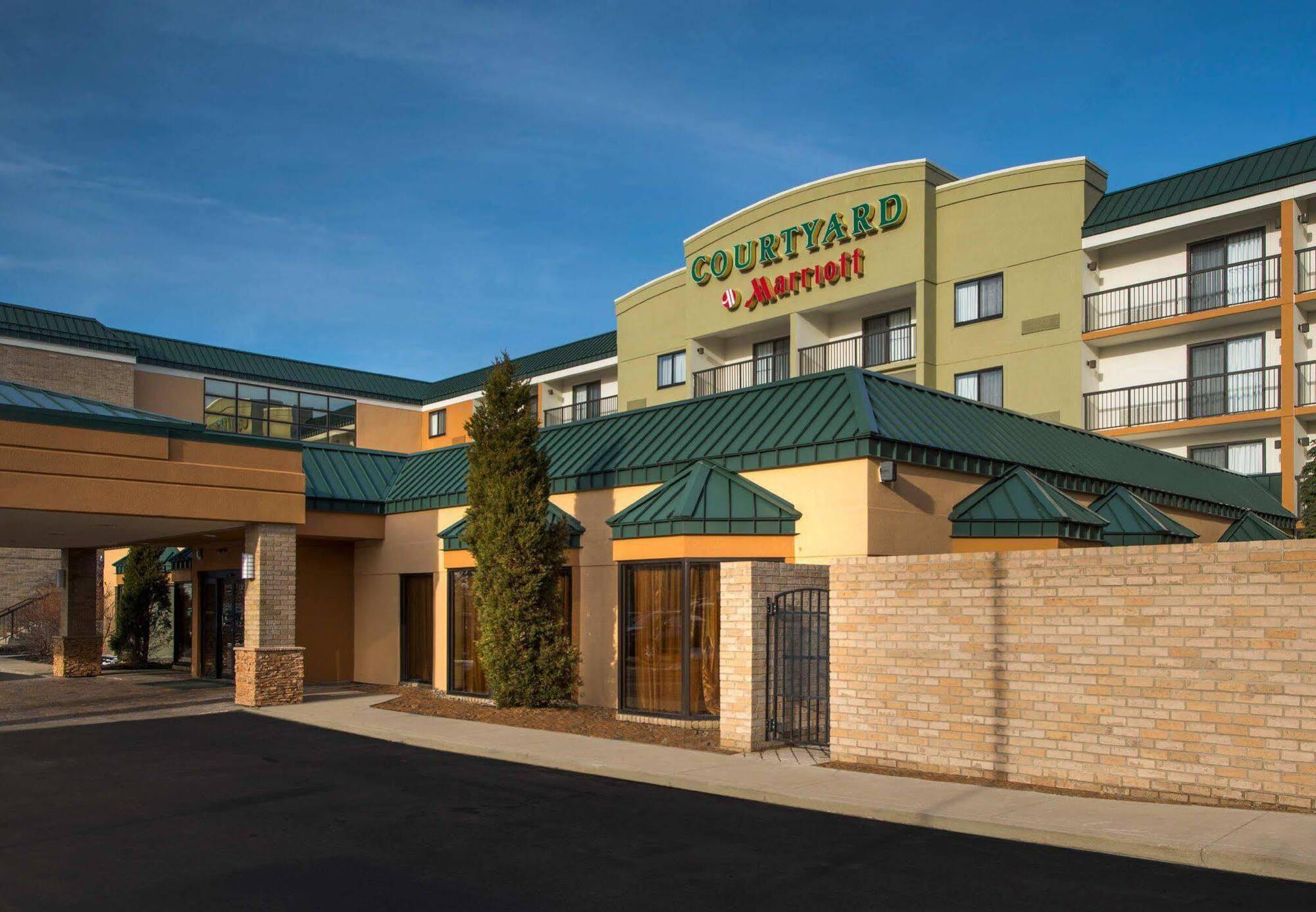 Courtyard Cleveland Beachwood Exterior foto